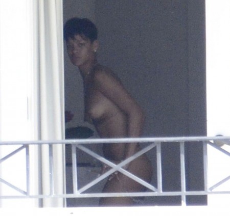 Rihanna Desnuda